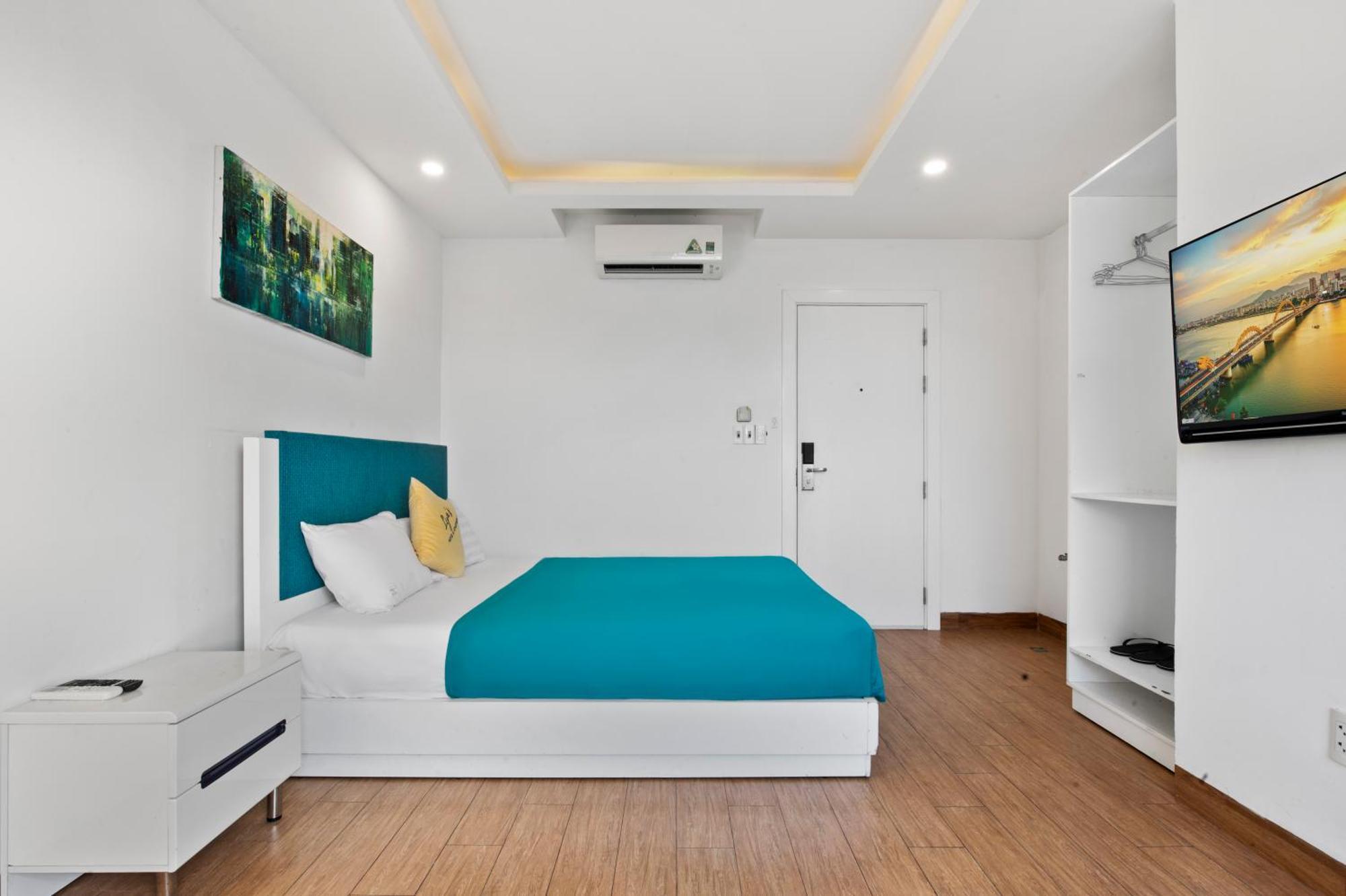 Khách sạn hẻo lánh Lyn's & Đà Nẵng